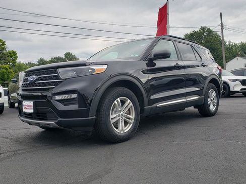 Used 2021 Ford Explorer XLT w/ Equipment Group 202A AWD/4WD image 3
