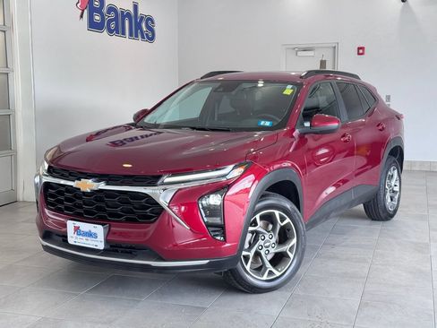 Certified 2024 Chevrolet Trax LT w/ Driver Confidence Package FWD image 2