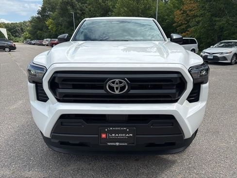 Used 2025 Toyota Tacoma SR image 3