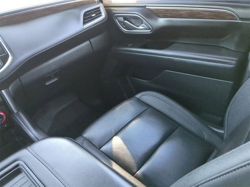 Used 2022 Chevrolet Tahoe Z71 w/ Luxury Package image 16