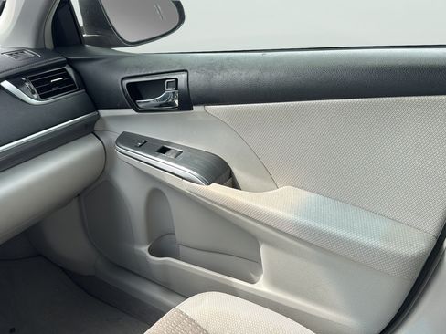 Used 2012 Toyota Camry XLE FWD image 17
