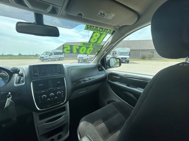 Used 2018 Dodge Grand Caravan SE w/ UConnect Hands-Free Group FWD image 39
