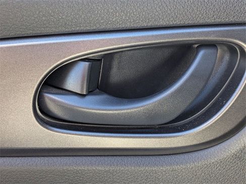 Used 2021 Nissan Rogue Sport S image 26