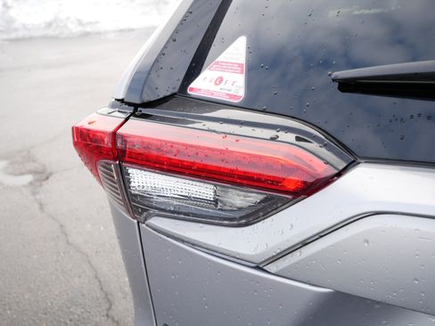 Used 2021 Toyota RAV4 XLE image 18