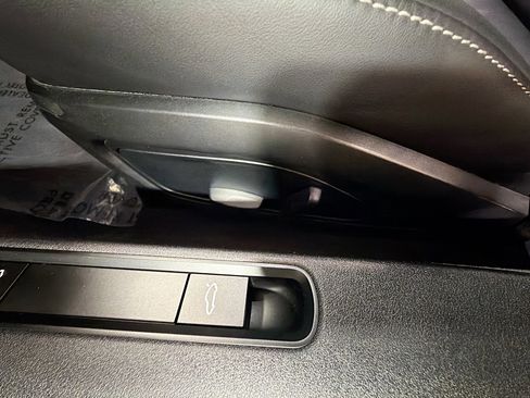 Used 2025 Porsche 911 Carrera image 23