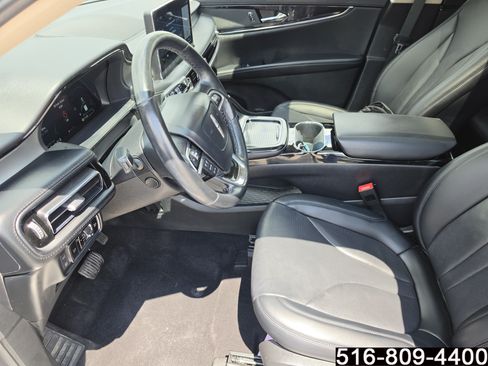 Used 2023 Lincoln Nautilus Reserve AWD/4WD image 18