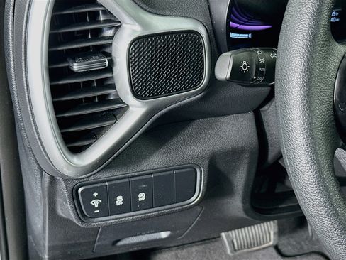 Used 2025 Kia Soul LX w/ LX Technology Package FWD image 17