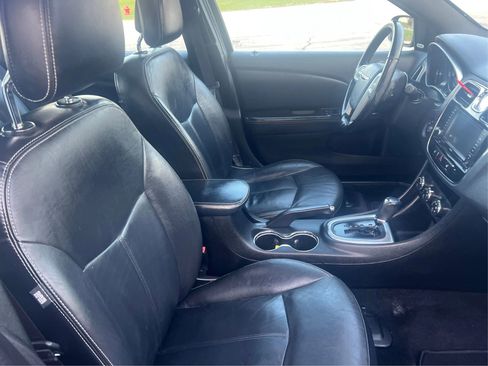 Used 2011 Chrysler 200 Limited FWD image 26