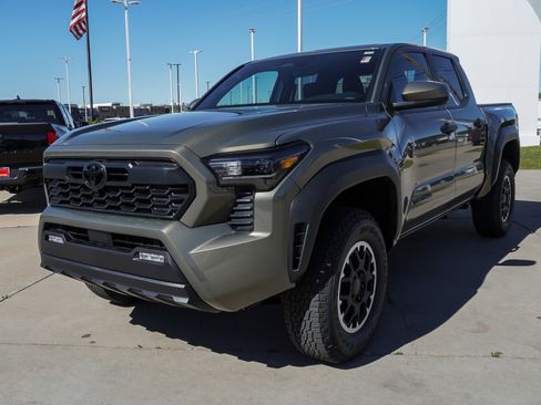 Certified 2026 Toyota Tacoma TRD Off-Road AWD/4WD image 4
