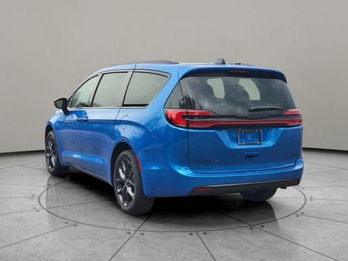 New 2026 Chrysler Pacifica Select AWD/4WD image 10