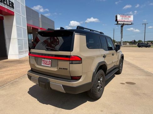 Used 2024 Lexus GX 550 AWD/4WD image 11