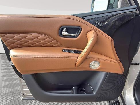 Used 2024 INFINITI QX80 Sensory w/ Cargo Package image 11