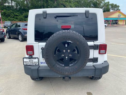 Used 2012 Jeep Wrangler Rubicon w/ Dual Top Group AWD/4WD image 7