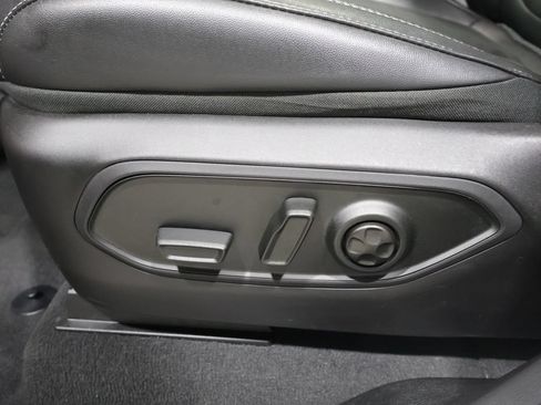 Certified 2025 Jeep Grand Cherokee Altitude AWD/4WD image 13