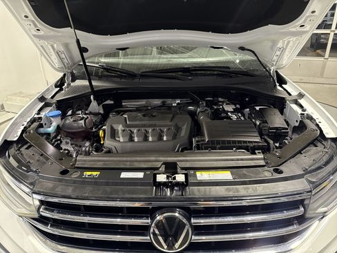 Used 2024 Volkswagen Tiguan SE w/ Panoramic Sunroof Package AWD/4WD image 29