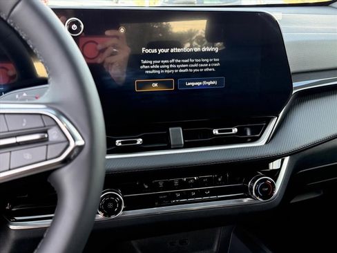 New 2026 Chevrolet Equinox LT image 11