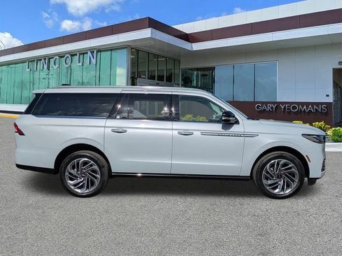 New 2026 Lincoln Navigator L Reserve AWD/4WD image 3