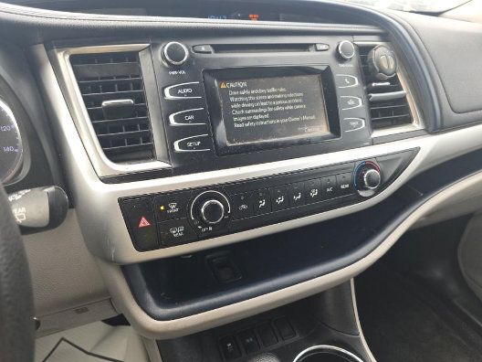 Used 2019 Toyota Highlander LE FWD image 7