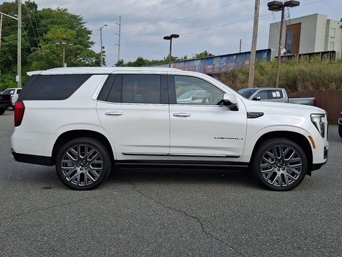Used 2025 GMC Yukon Denali Ultimate AWD/4WD image 7