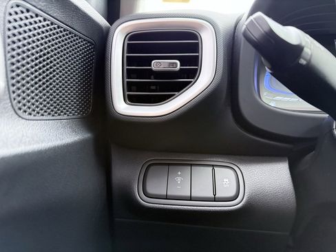 Used 2024 Hyundai Venue SEL image 13