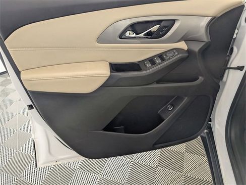 Used 2022 Chevrolet Traverse LT image 9