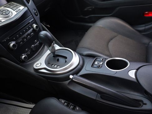 Used 2017 Nissan 370Z Touring image 12