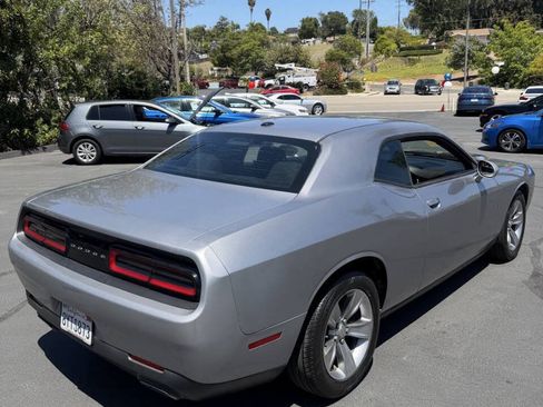 Used 2016 Dodge Challenger SXT RWD image 5