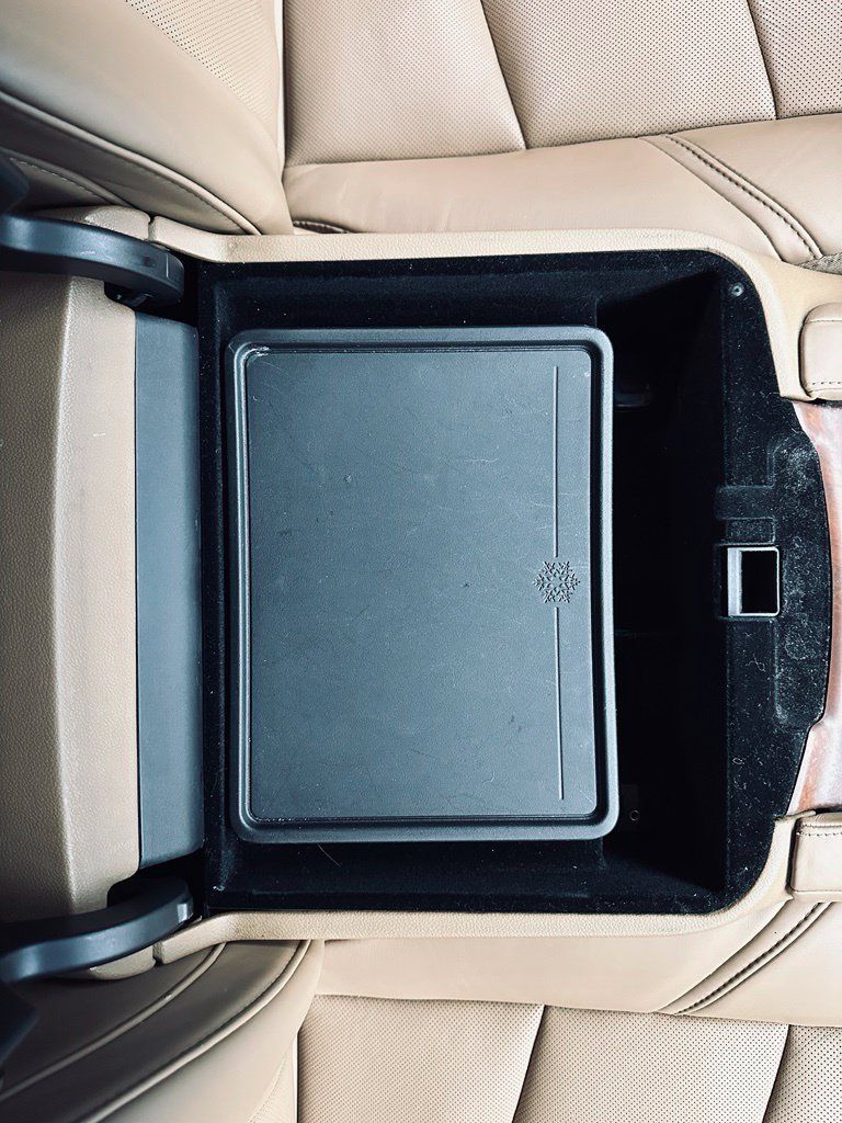 Used 2016 Cadillac Escalade Platinum AWD/4WD image 35