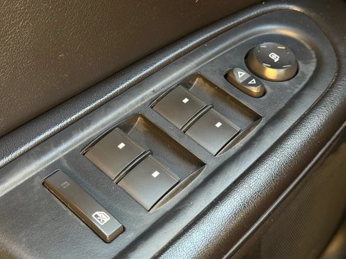 Used 2016 GMC Acadia SLE AWD/4WD image 25