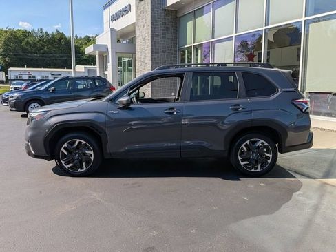 Used 2025 Subaru Forester Premium AWD/4WD image 6