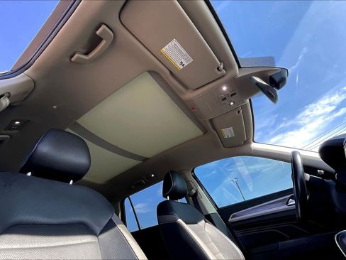 Used 2021 Volkswagen Atlas SEL Premium image 13