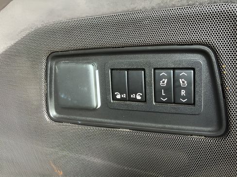 Used 2022 Cadillac Escalade Sport RWD image 37