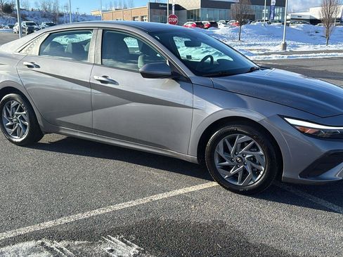 Used 2024 Hyundai Elantra SEL image 2