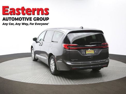 Used 2023 Chrysler Pacifica Touring-L image 67
