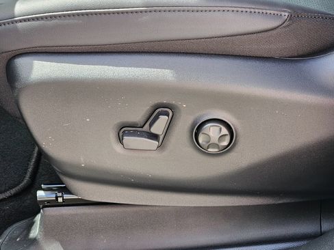 New 2027 Chrysler Pacifica Select FWD image 18