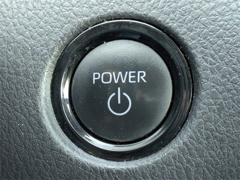 Used 2025 Toyota Camry SE image 30