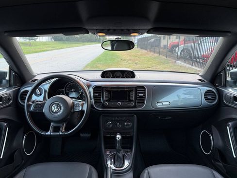 Used 2013 Volkswagen Beetle TDI FWD image 19