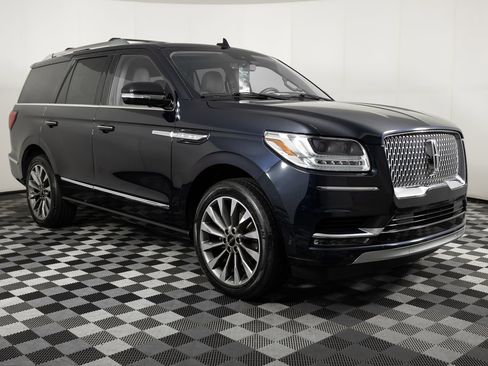 Used 2021 Lincoln Navigator Reserve w/ Cargo Convenience Package image 9
