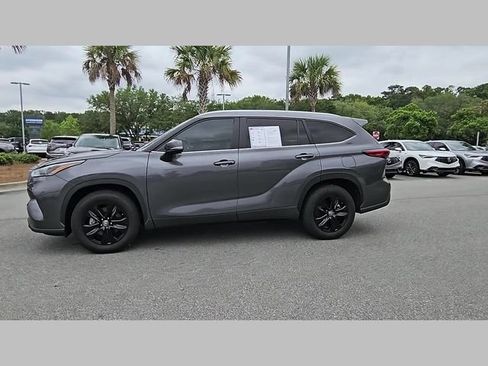 Used 2023 Toyota Highlander XLE FWD image 20