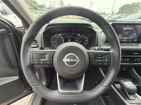 Used 2024 Nissan Rogue SV w/ SV Premium Package image 22