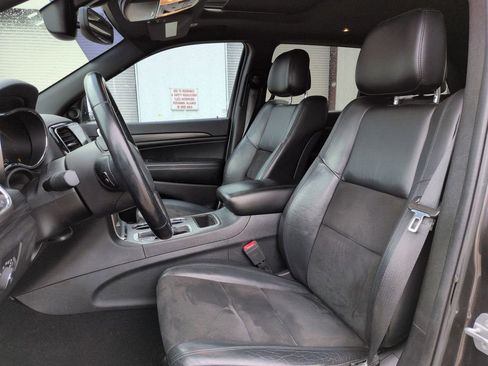 Used 2019 Jeep Grand Cherokee Altitude image 14