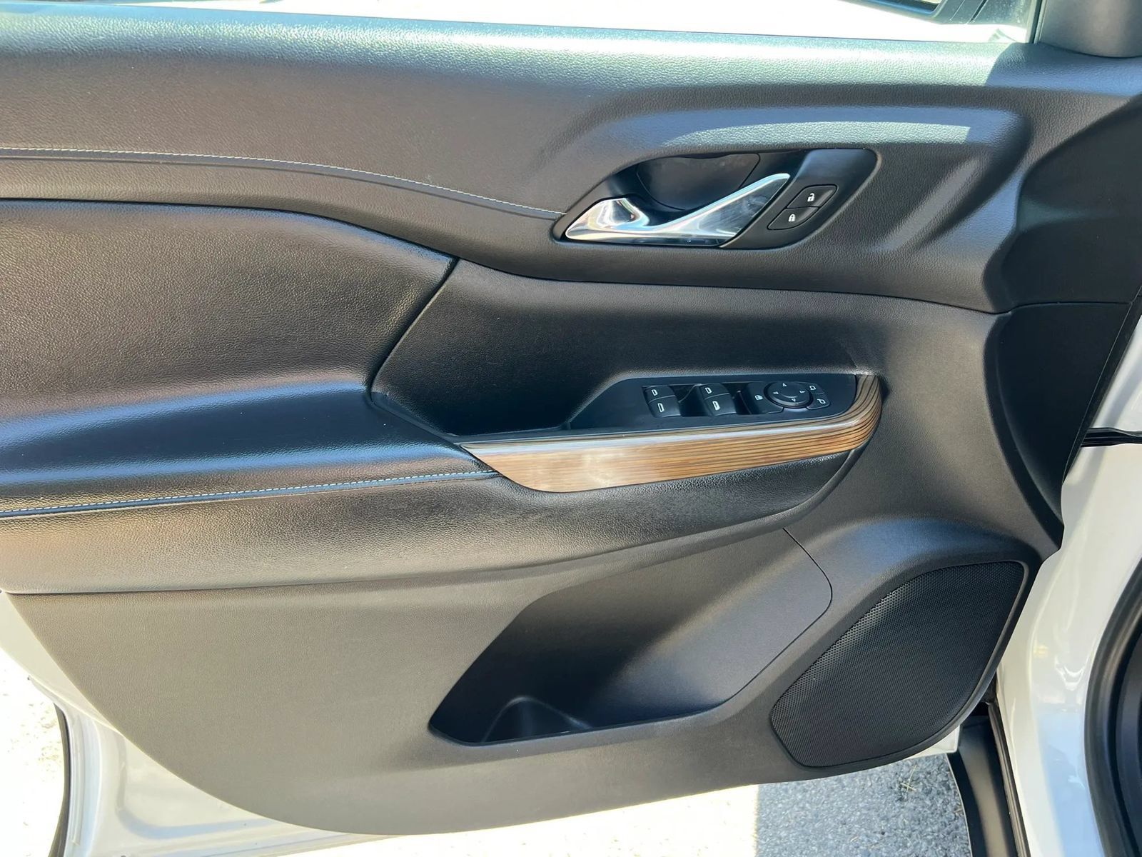Used 2019 GMC Acadia SLE FWD image 23