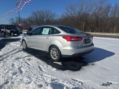Used 2016 Ford Focus SE image 8