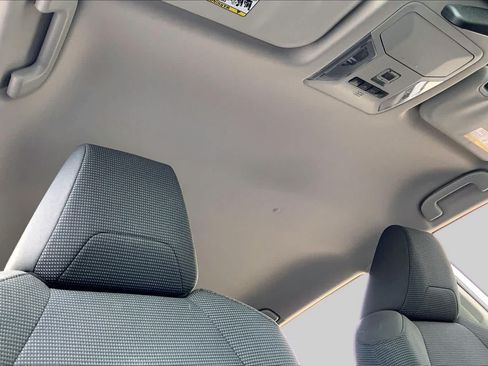 Used 2022 Toyota RAV4 LE FWD image 14