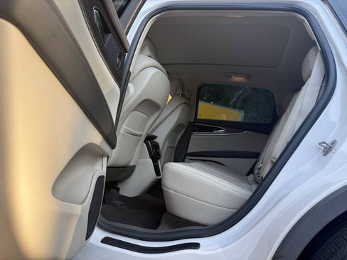 Used 2018 Lincoln MKX Reserve w/ Driver Assistance Package FWD image 42