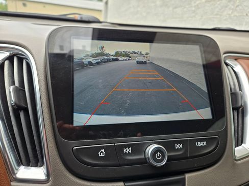 Used 2017 Chevrolet Malibu Premier w/ Premier Sun and Wheel Package FWD image 25