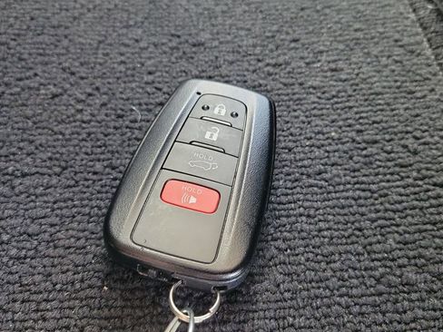 Used 2023 Toyota Highlander XLE image 29