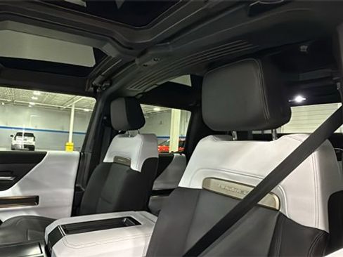 Used 2025 GMC Hummer EV 2X image 13