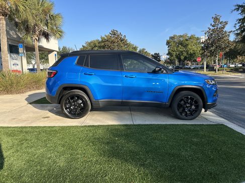 Used 2024 Jeep Compass Latitude w/ Convenience Group image 8