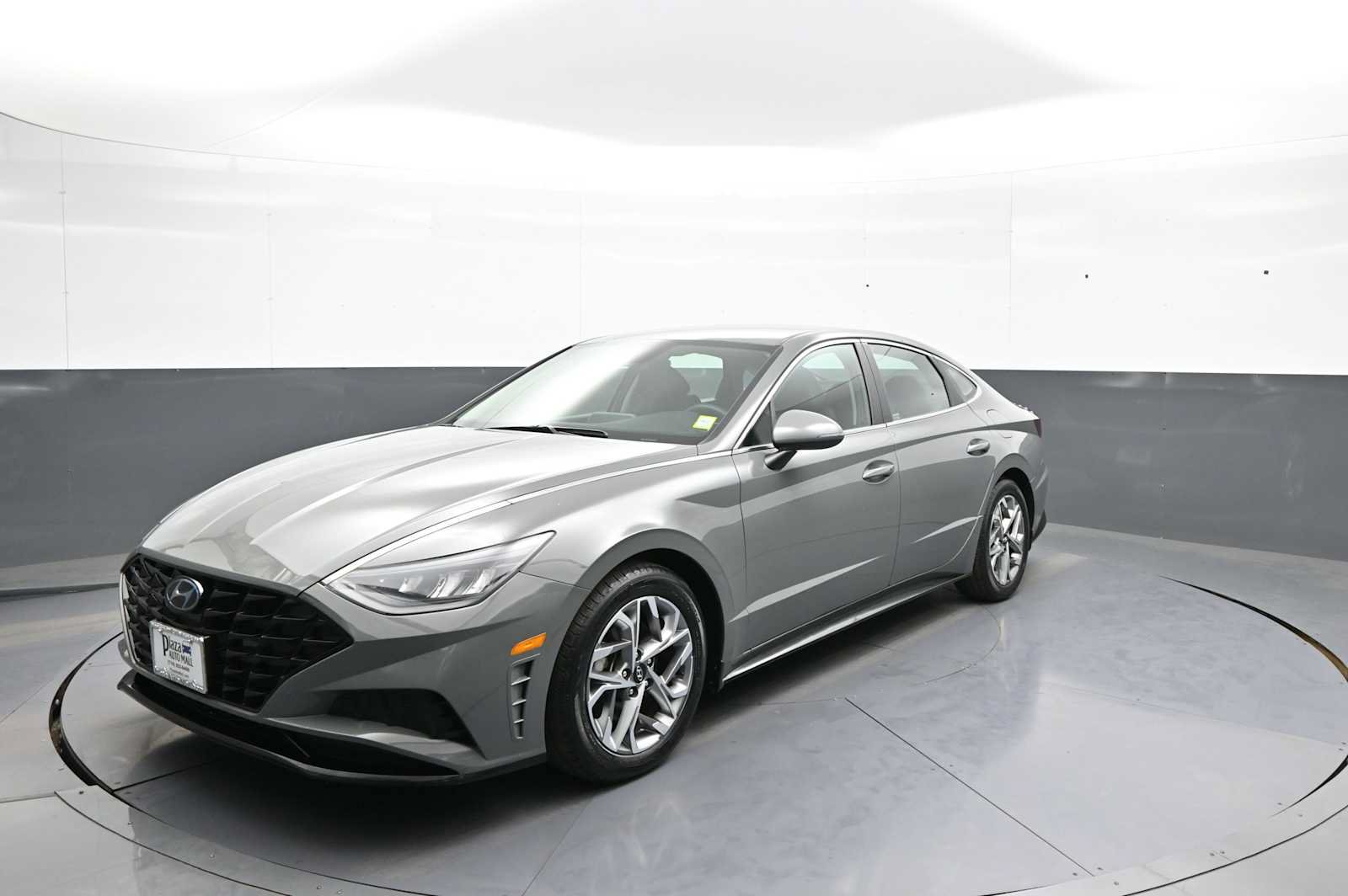 Used 2021 Hyundai Sonata SEL w/ Winter Weather Package FWD image 1